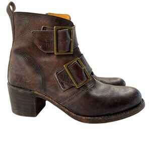 Frye Double Buckle Sabrina Heeled Moto Ankle Boots in Walnut Size 10
